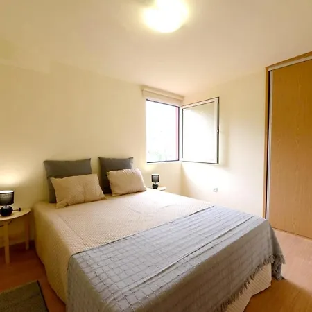 Charming Prazeres Poolside Apartment *